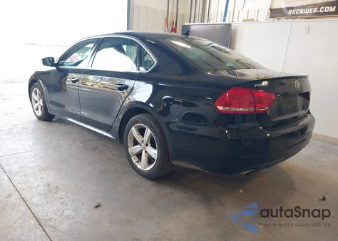 2013 Volkswagen Passat 2.5L Se z USA, uszkodzony, nr VIN 1VWBP7A36DC144871